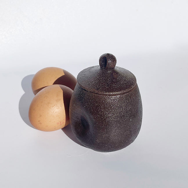 Ägg Love Léa (marron foncé)