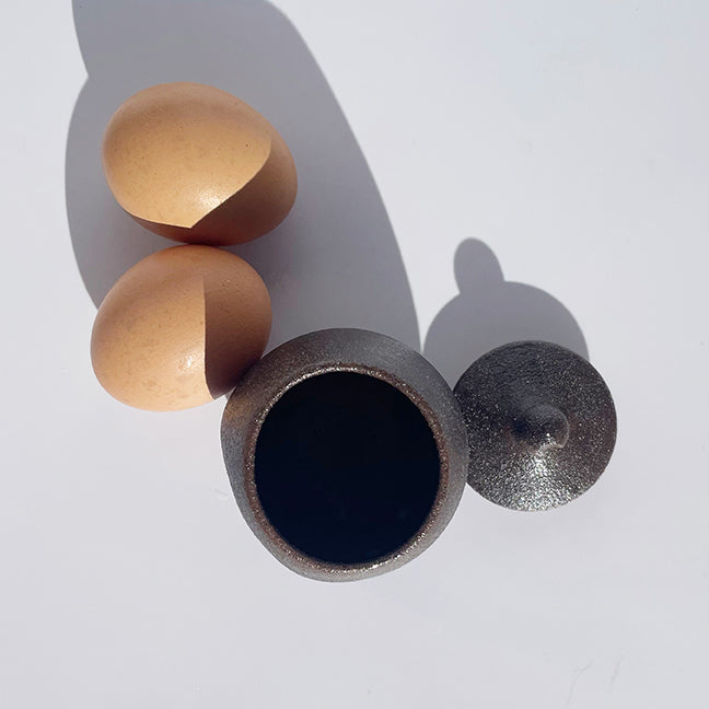 Ägg Love Léa (marron foncé)